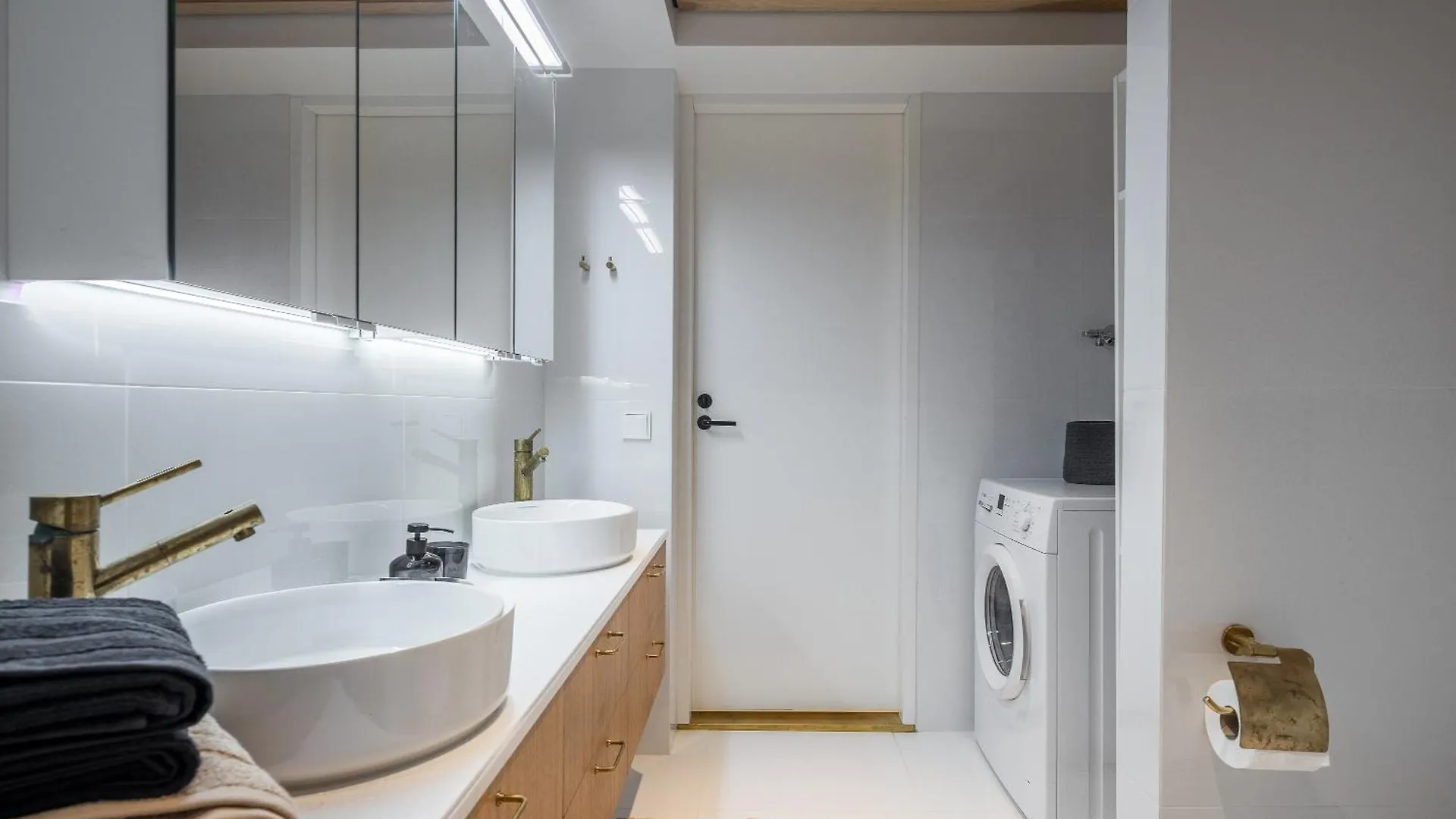 Scandinavian Design Townhouse With Private Sauna Helsinki